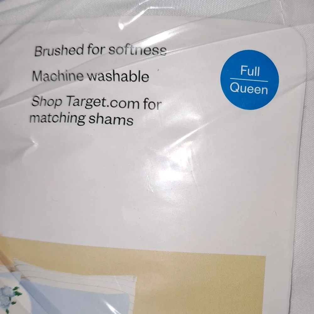 Room Essentials NWT Full/Queen Rose Pixel Floral Print Microfiber Comforter